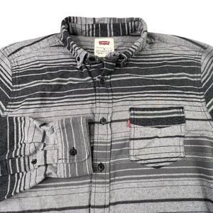Levi's Mens Flannel Button Up Shirt Size Medium Black‎ Gray Striped 100% Cotton